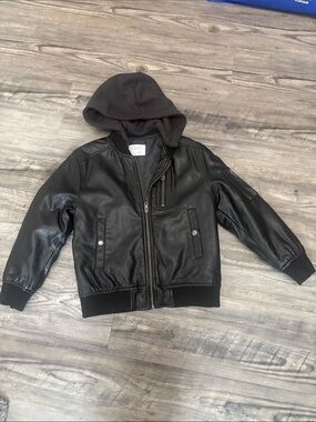 Boys Zara Hooded Pleather Bomber Jacket size 8 black